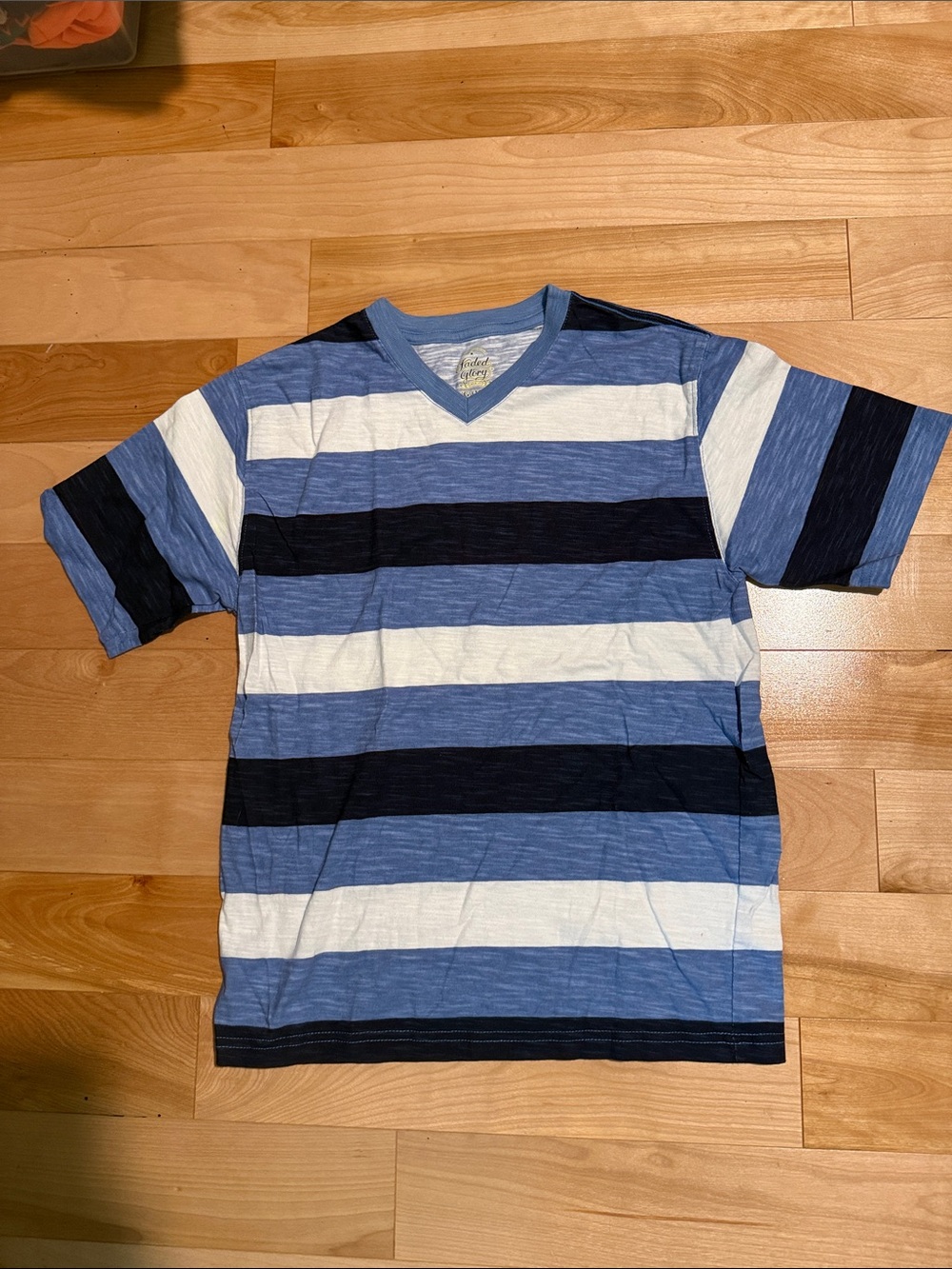 Striped V-Neck Youth T-Shirt in Blue, Navy & White YL NWOT